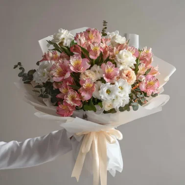 Букет с альстромериями «Танец лепестков»