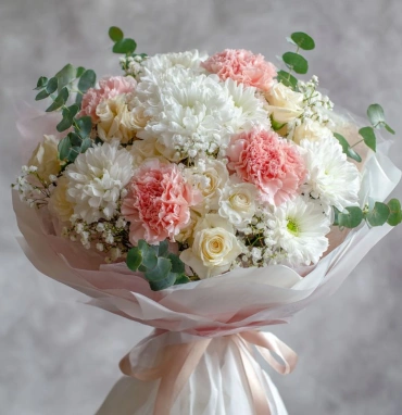 Букет с гвоздиками «Утренний бриз»