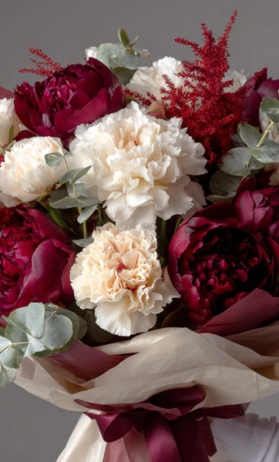 Букет с пионами «Бархатный шелест»