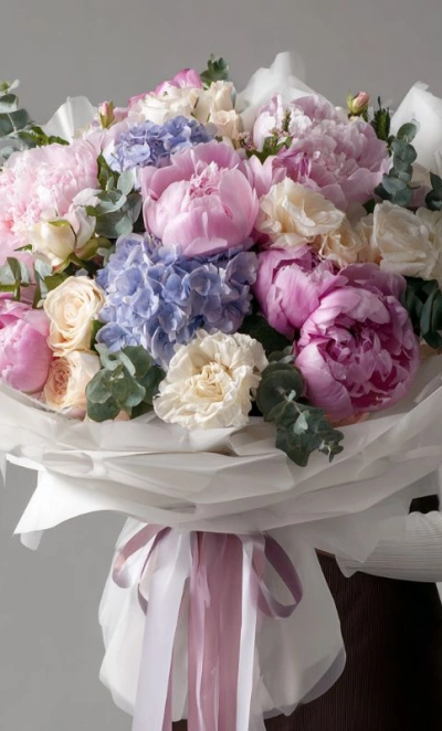 Букет с пионами «Тёплая акварель»