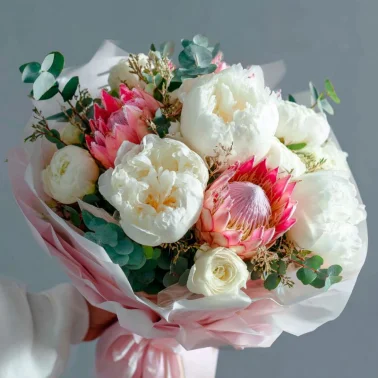 Букет с пионами «Румяный этюд»